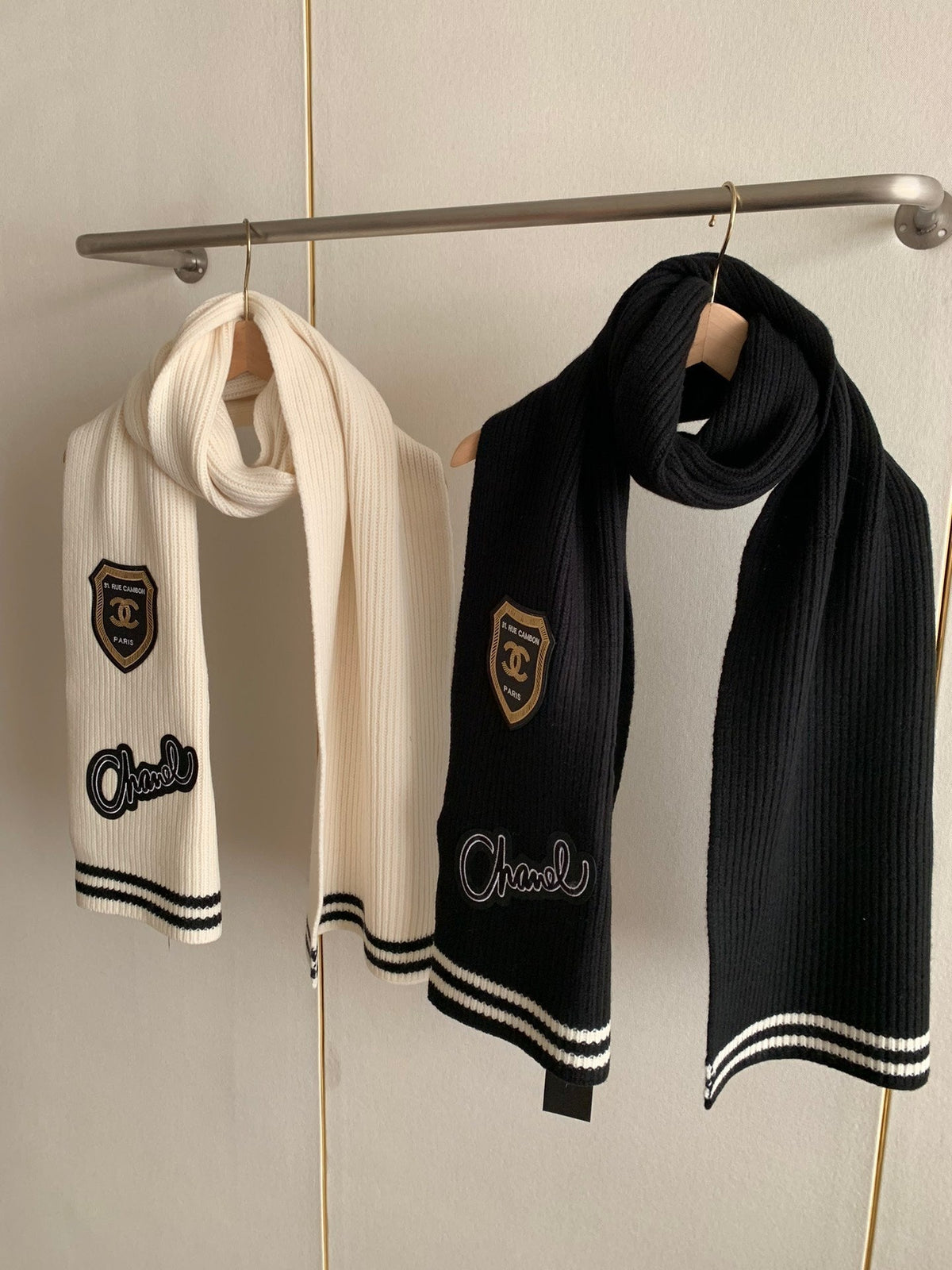 CHANEL SCARF 200 CM IN WHITE PURE CASHMERE WITH STICKER 392880
