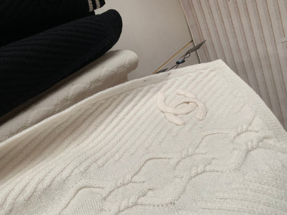 CHANEL KNIT SCARF 200 CM IN WHITE CASHMERE 392882