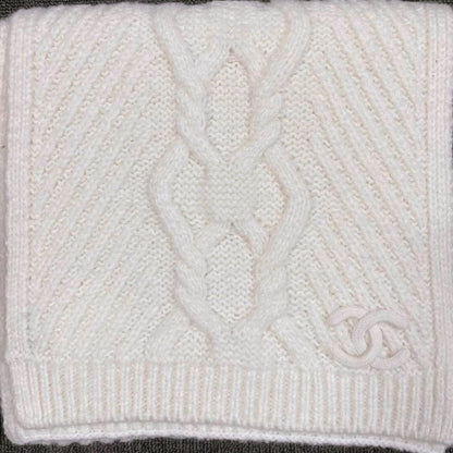 CHANEL KNIT SCARF 200 CM IN WHITE CASHMERE 392882