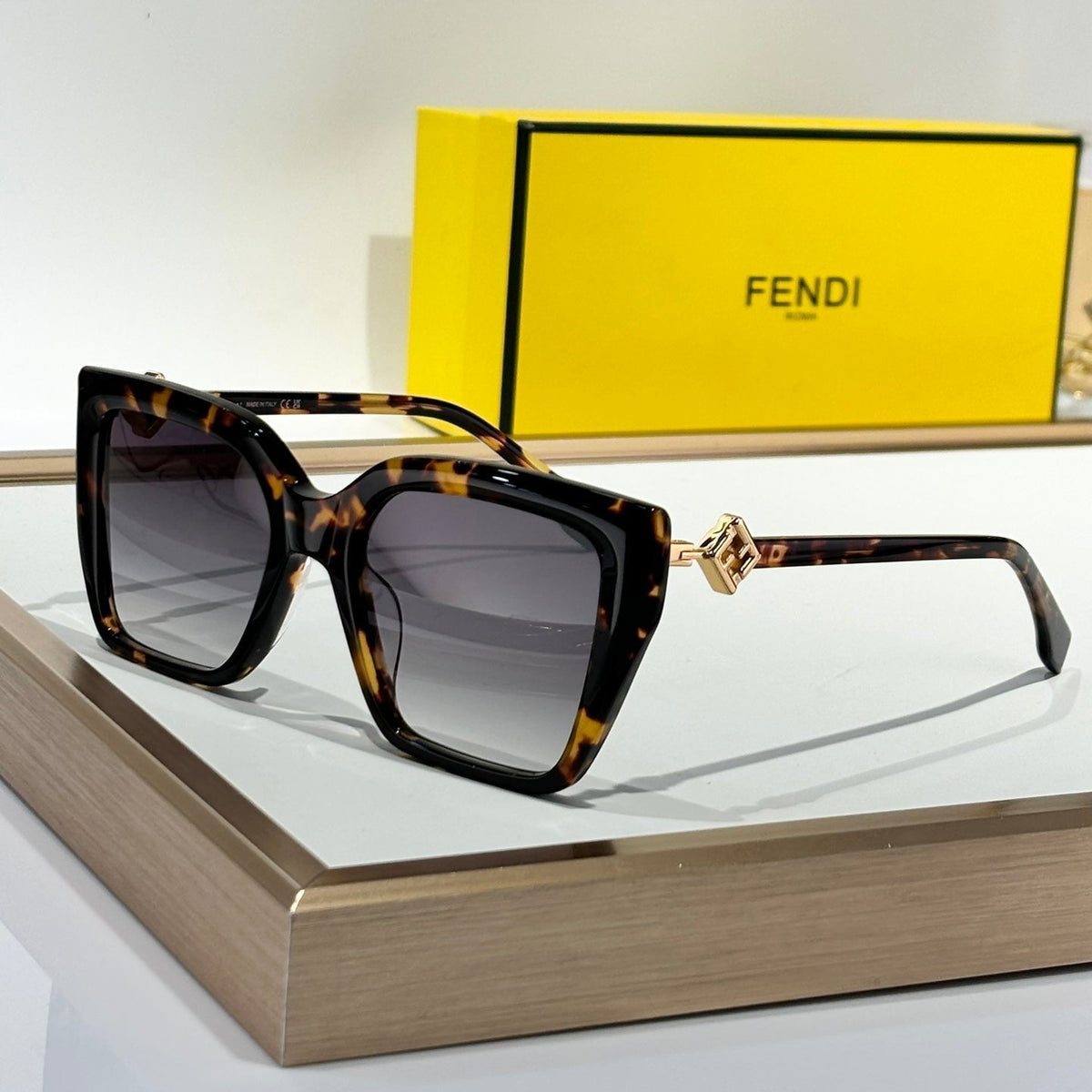 FENDI FF DIAMONDS SQUARE FRAME SUNGLASSES FE40161 IN ACETATE