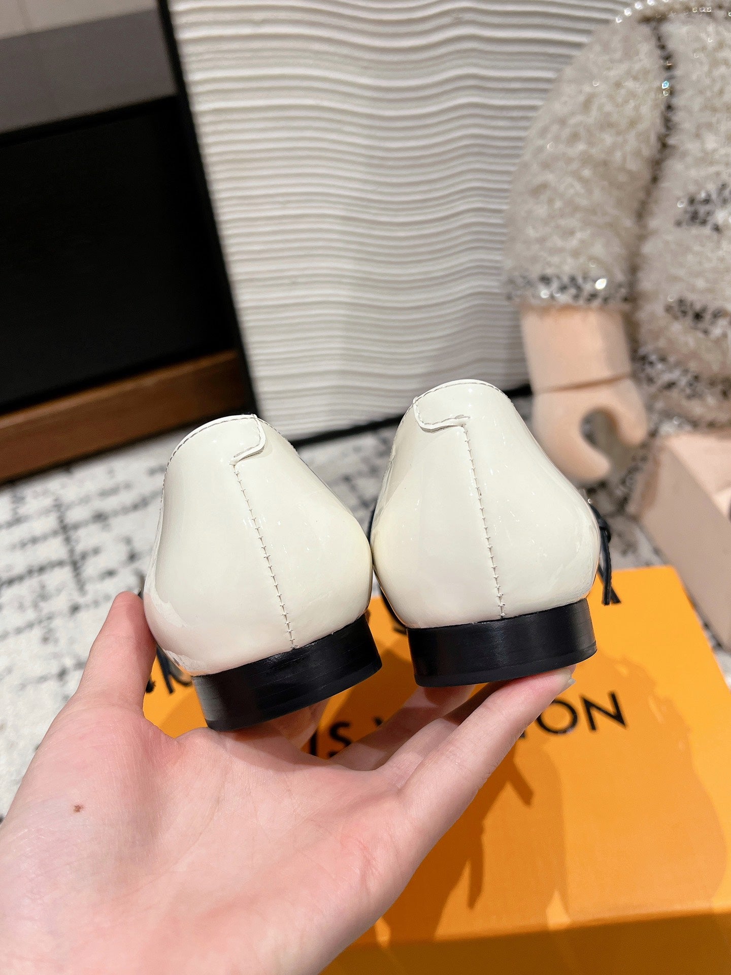 LOUIS VUITTON POINTED FLAT SHOES IN WHITE MIX BLACK CALFSKIN
