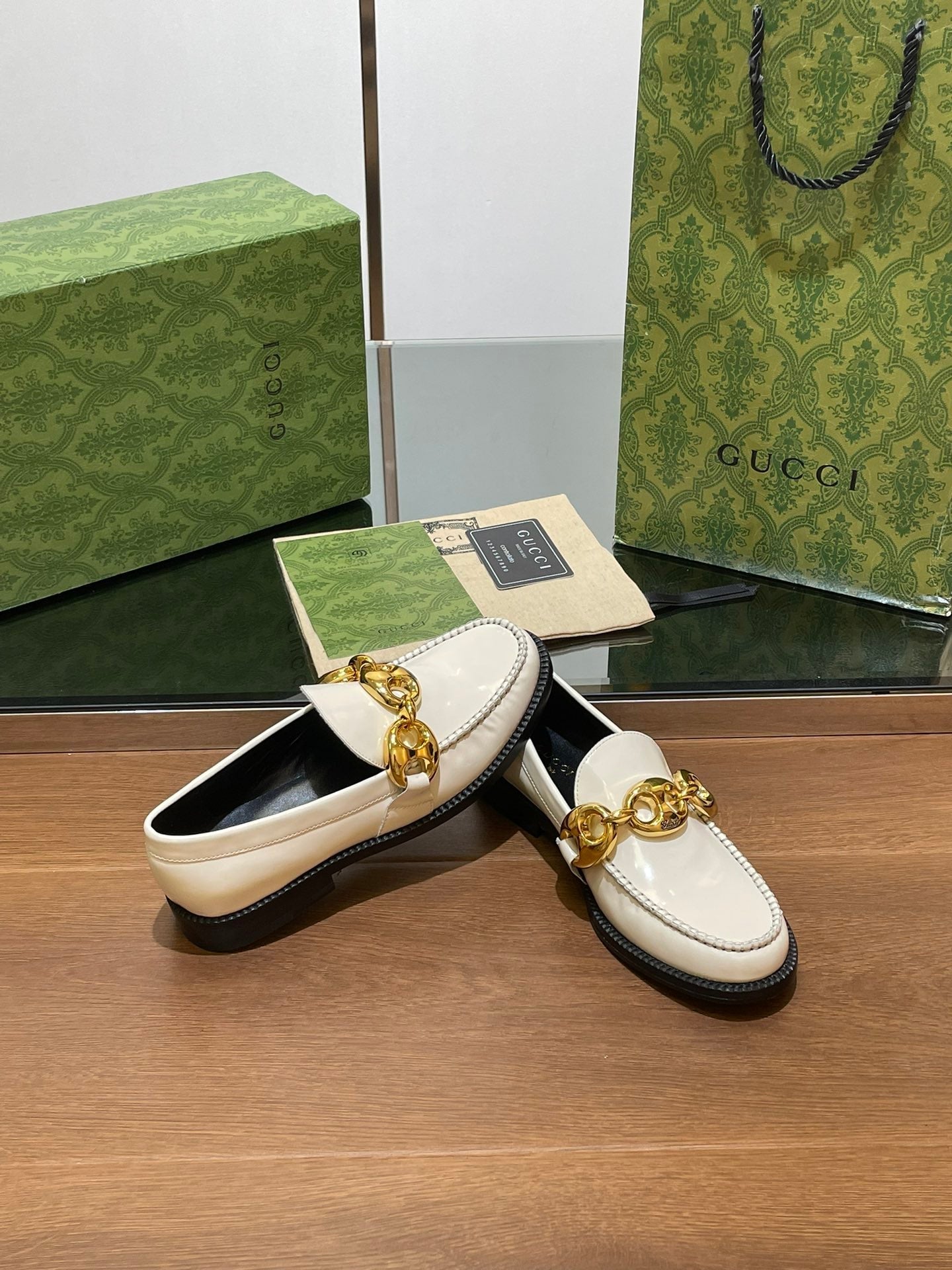 GUCCI LOAFER SHOES IN WHITE CALFSKIN WITH GOLD HARDWARE