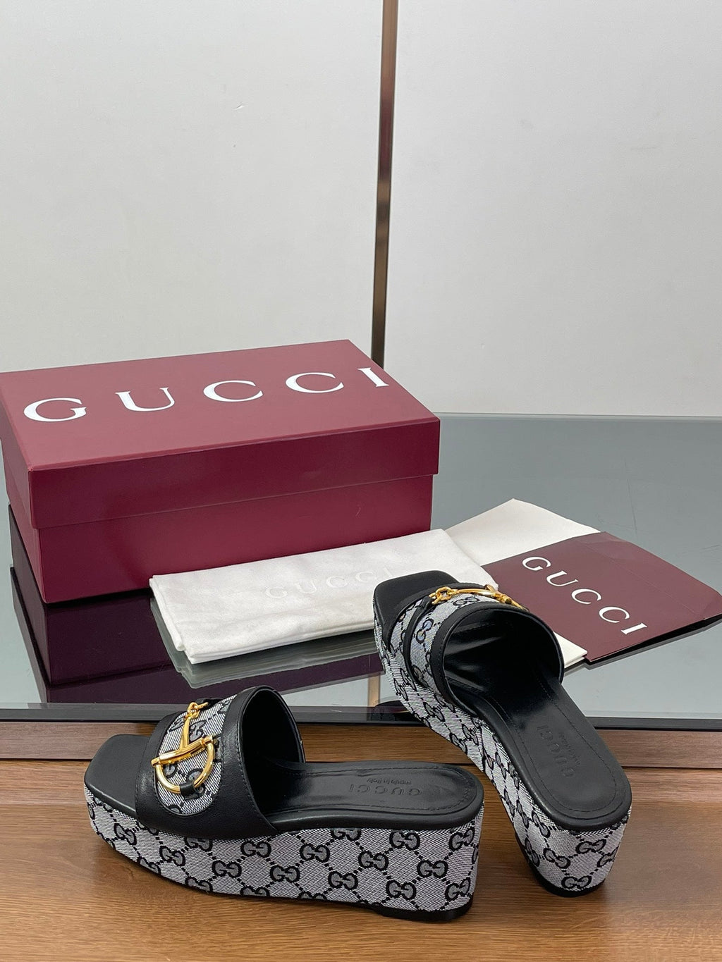 GUCCI HIGH 6.3 CM WEDGE SANDALS IN BLACK CALFSKIN AND FABRIC