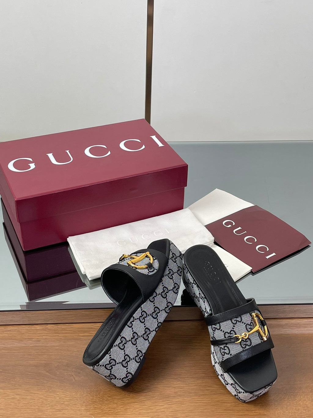 GUCCI HIGH 6.3 CM WEDGE SANDALS IN BLACK CALFSKIN AND FABRIC