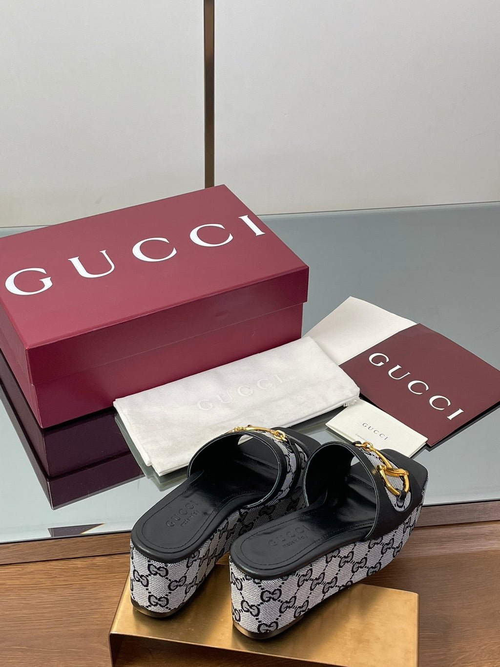 GUCCI HIGH 6.3 CM WEDGE SANDALS IN BLACK CALFSKIN AND FABRIC