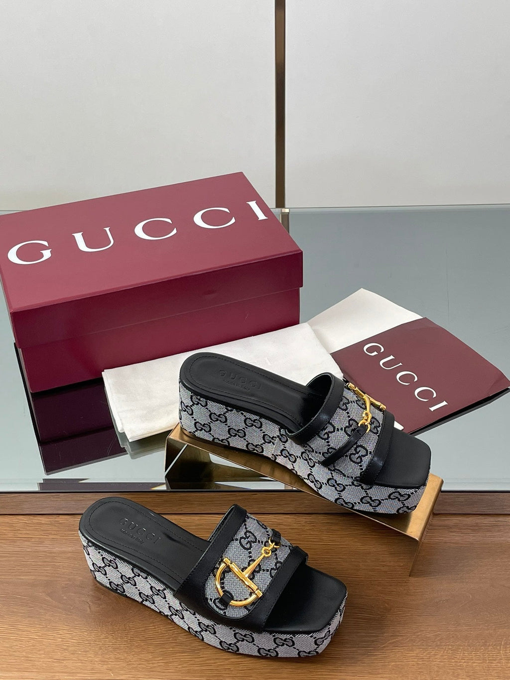 GUCCI HIGH 6.3 CM WEDGE SANDALS IN BLACK CALFSKIN AND FABRIC