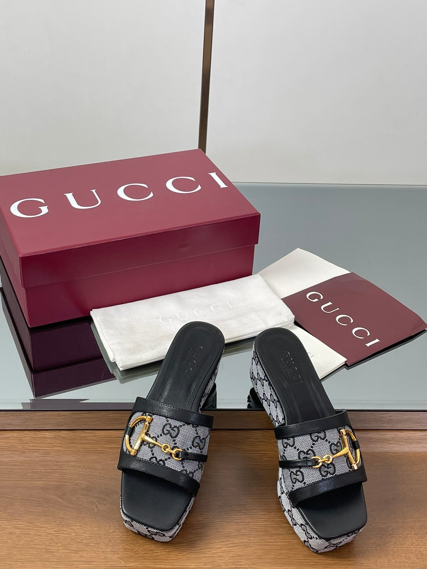 GUCCI HIGH 6.3 CM WEDGE SANDALS IN BLACK CALFSKIN AND FABRIC
