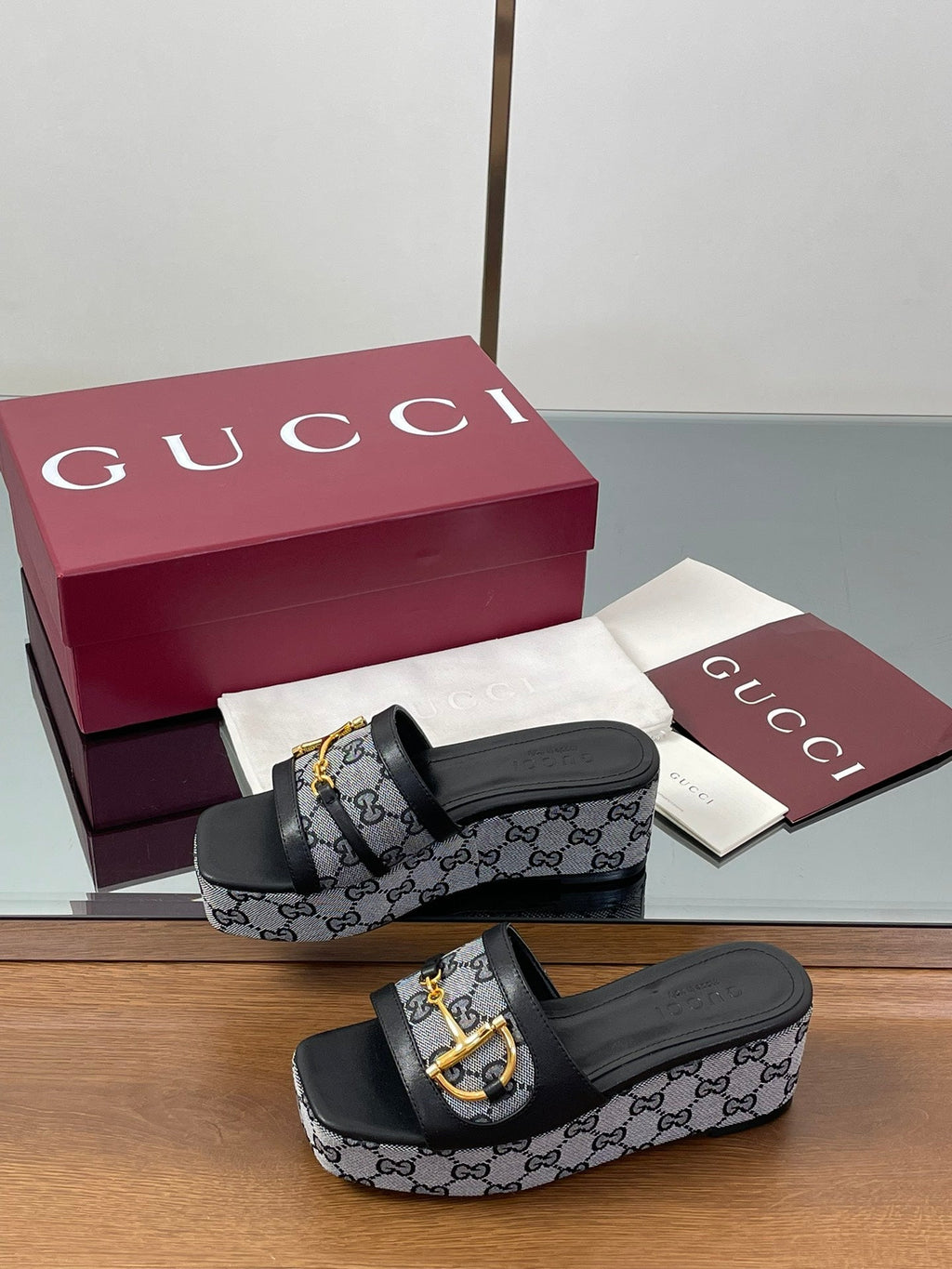 GUCCI HIGH 6.3 CM WEDGE SANDALS IN BLACK CALFSKIN AND FABRIC