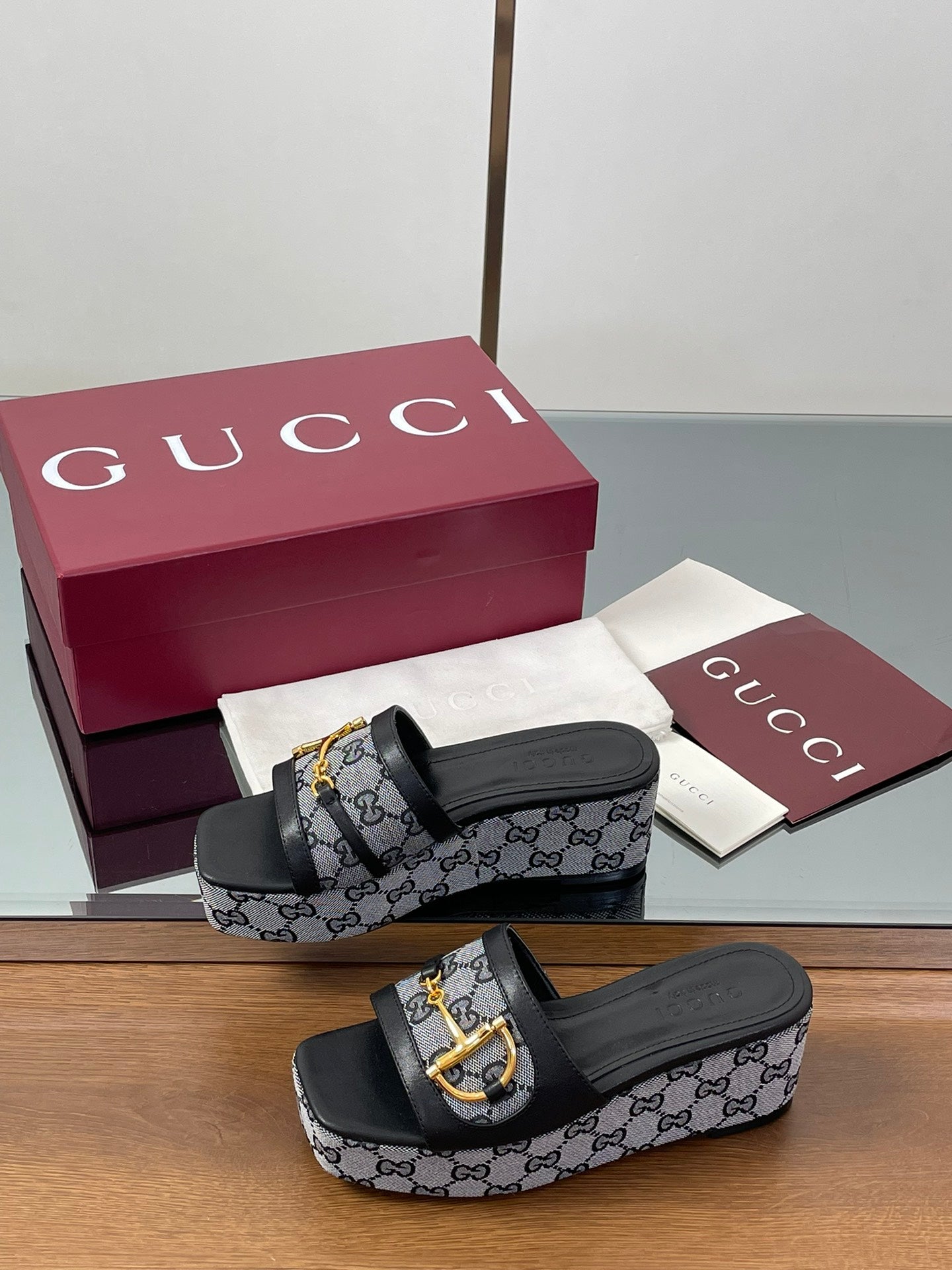GUCCI HIGH 6.3 CM WEDGE SANDALS IN BLACK CALFSKIN AND FABRIC