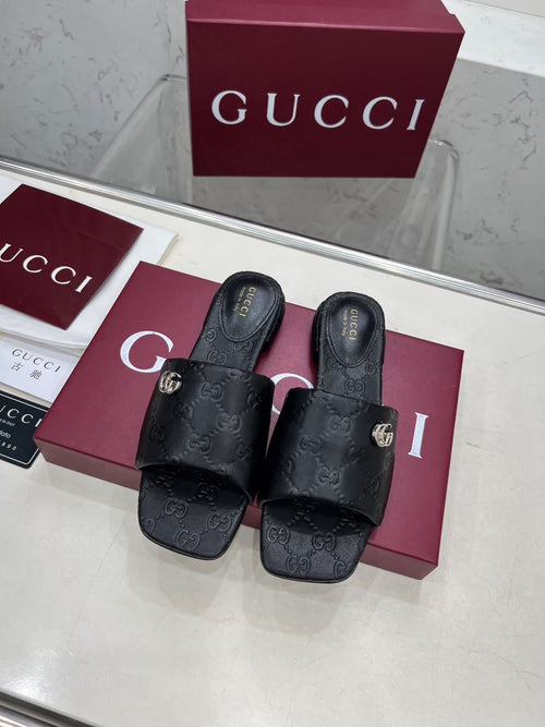 GUCCI CASUAL SLIPPERS IN BLACK CALFSKIN LOGO EMBOSSING