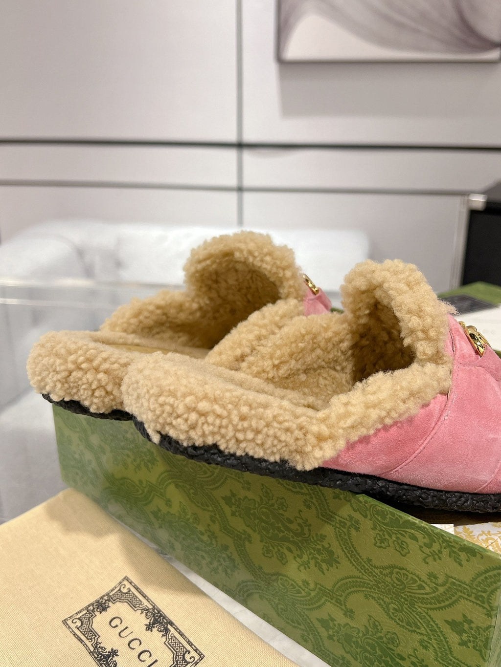 GUCCI HORSEBIT MULE IN SALMON PINK SUEDE AND FLEECE LINING