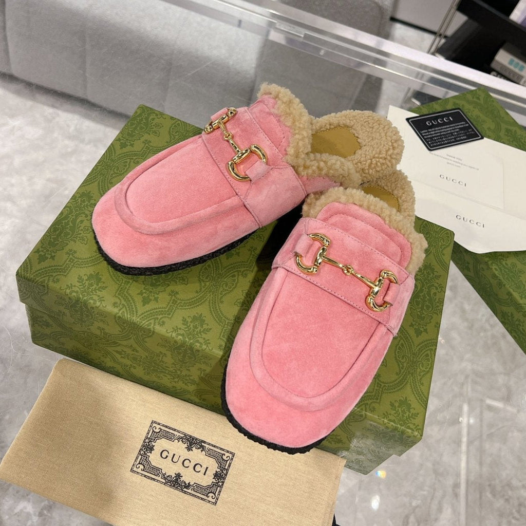 GUCCI HORSEBIT MULE IN SALMON PINK SUEDE AND FLEECE LINING