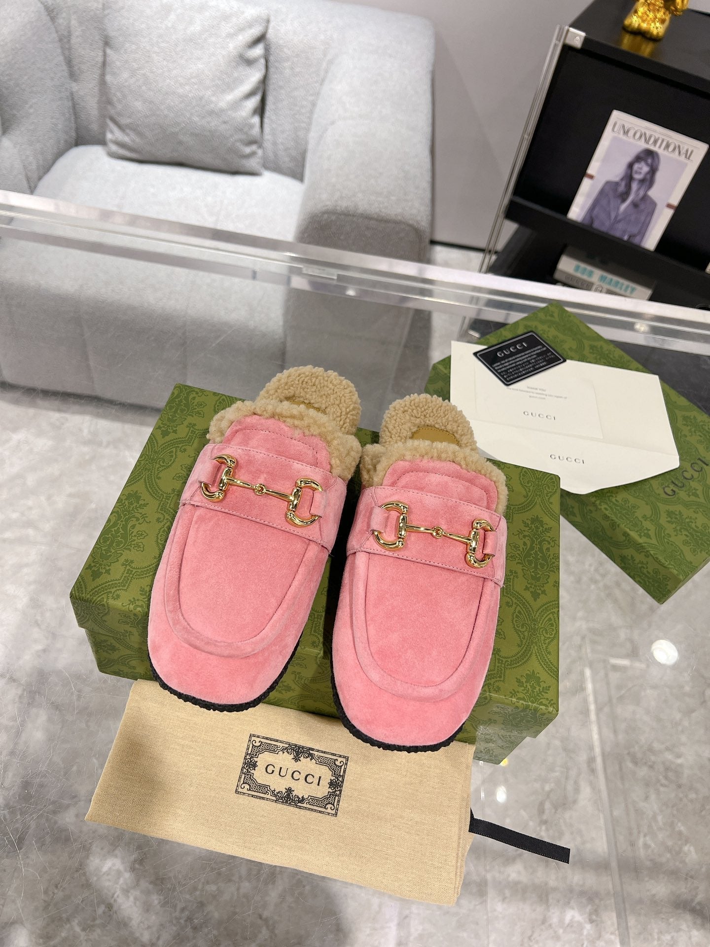 GUCCI HORSEBIT MULE IN SALMON PINK SUEDE AND FLEECE LINING