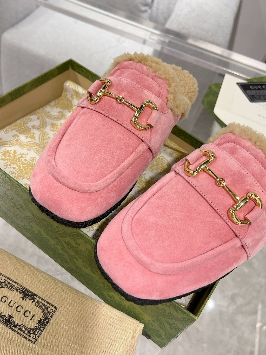GUCCI HORSEBIT MULE IN SALMON PINK SUEDE AND FLEECE LINING