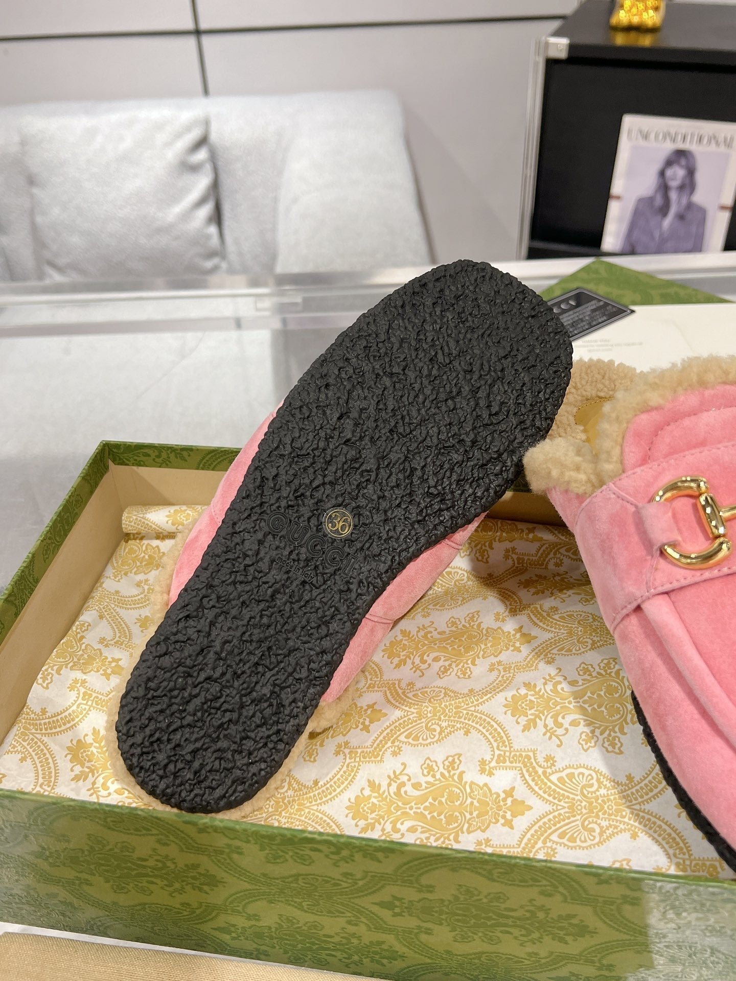 GUCCI HORSEBIT MULE IN SALMON PINK SUEDE AND FLEECE LINING