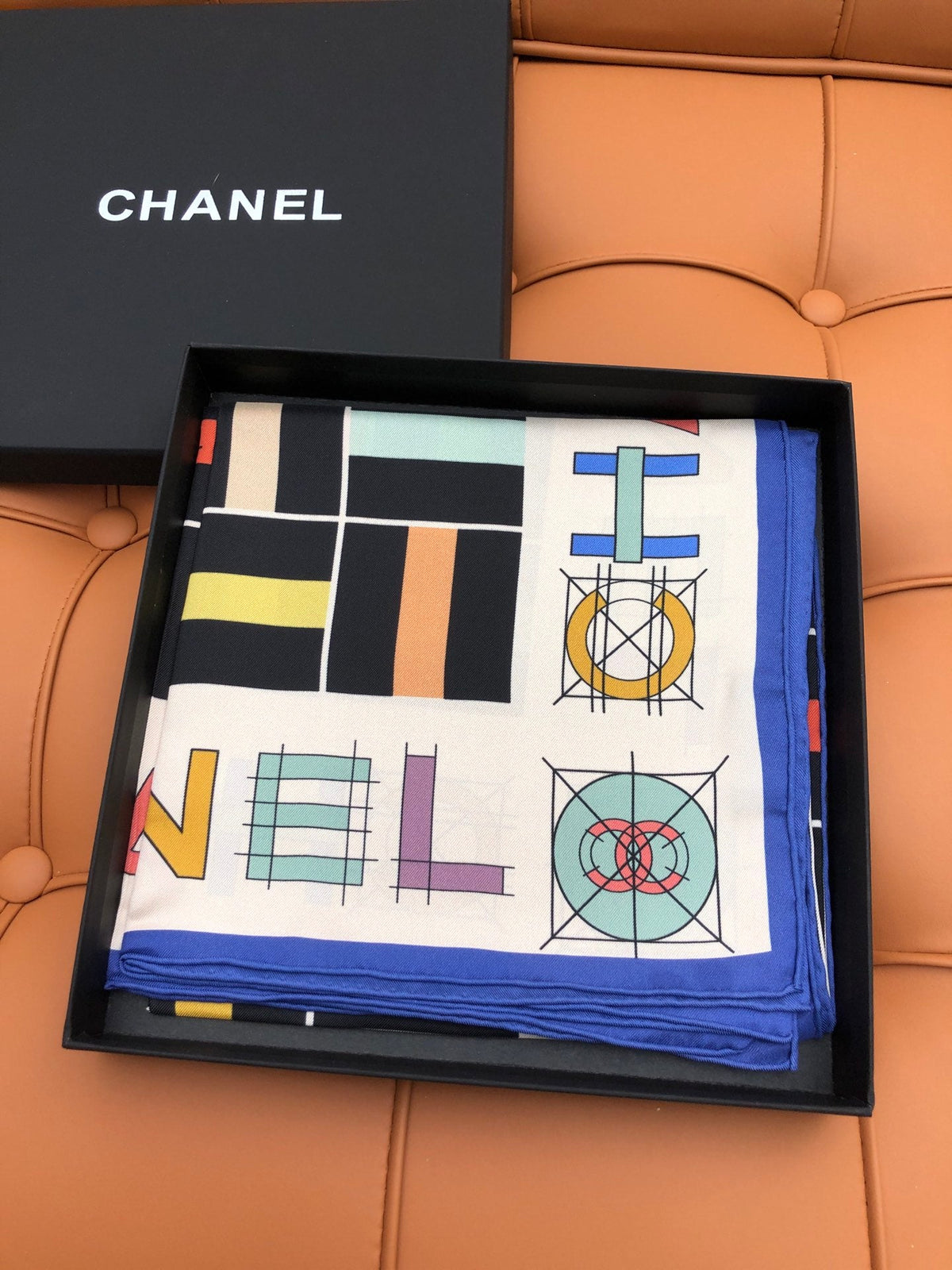 CHANEL 25S SCARF 90 IN SILK 704587