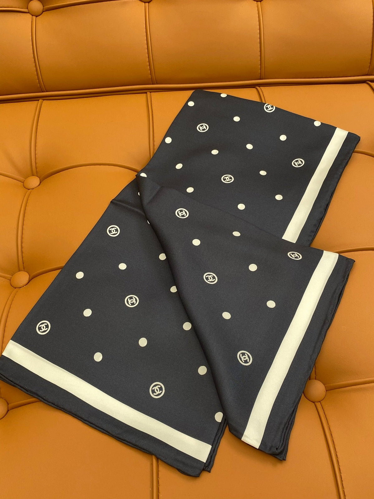 CHANEL 25S SCARF 90 IN SILK 704603