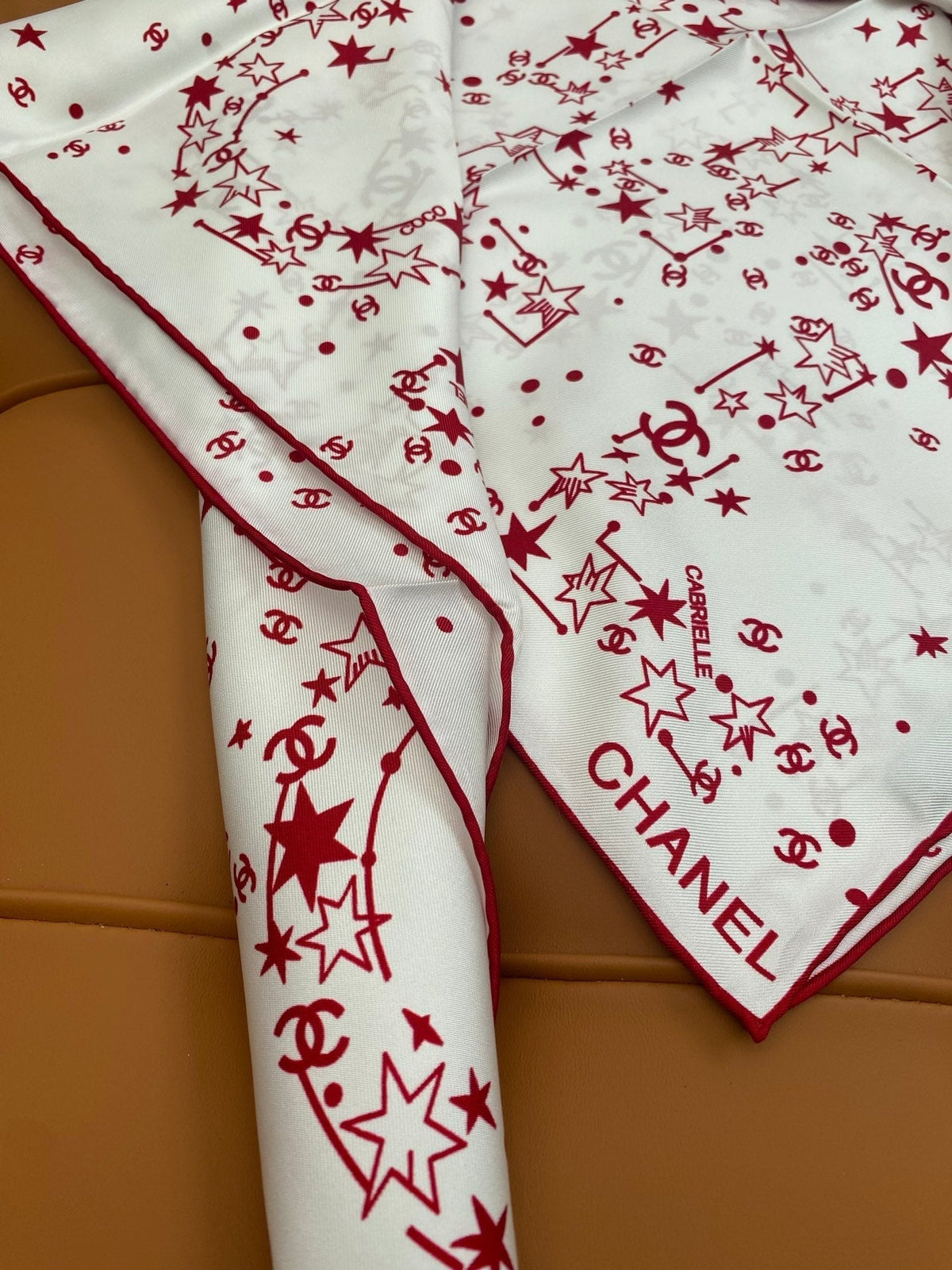 CHANEL 25S SCARF 90 IN SILK 704601