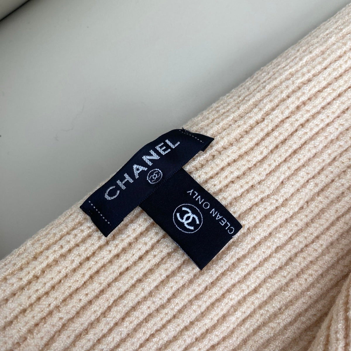 CHANEL 25S SCARF IN CASHMERE 931290