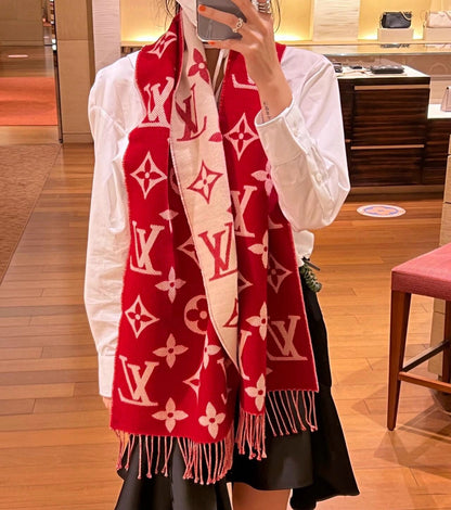 LOUIS VUITTON ESSENTIAL SCARF 186 CM IN CHERRY RED WOOL 399772