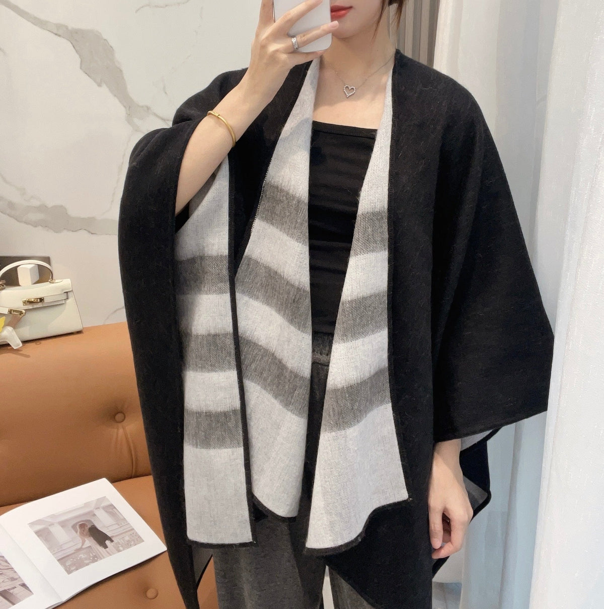 BURBERRY WOOL CAPE 140 CM BLACK AND LIGHT GRAY 394535
