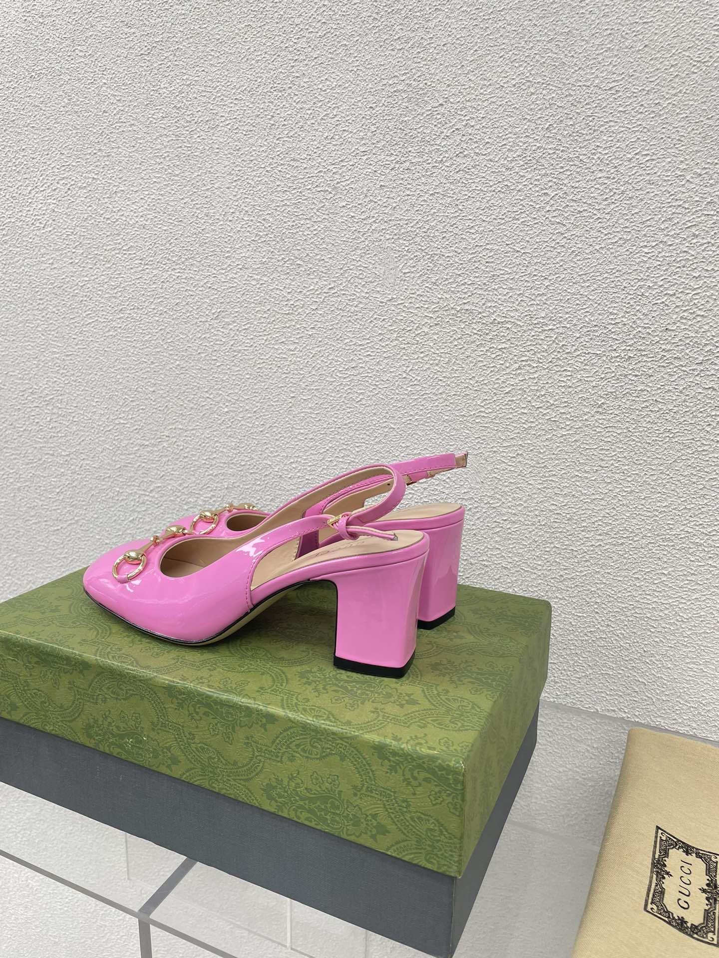 GUCCI WOMEN'S HORSEBIT SLINGBACK 75MM IN FUSICA PINK CALFSKIN
