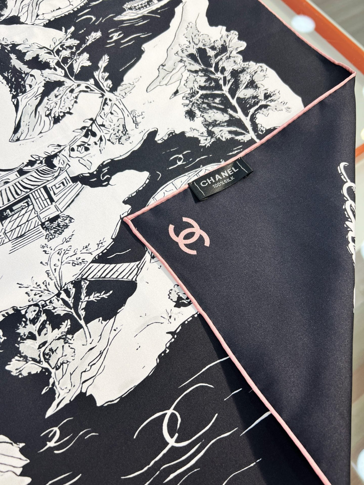 CHANEL 25S SCARF 90 IN SILK 735864