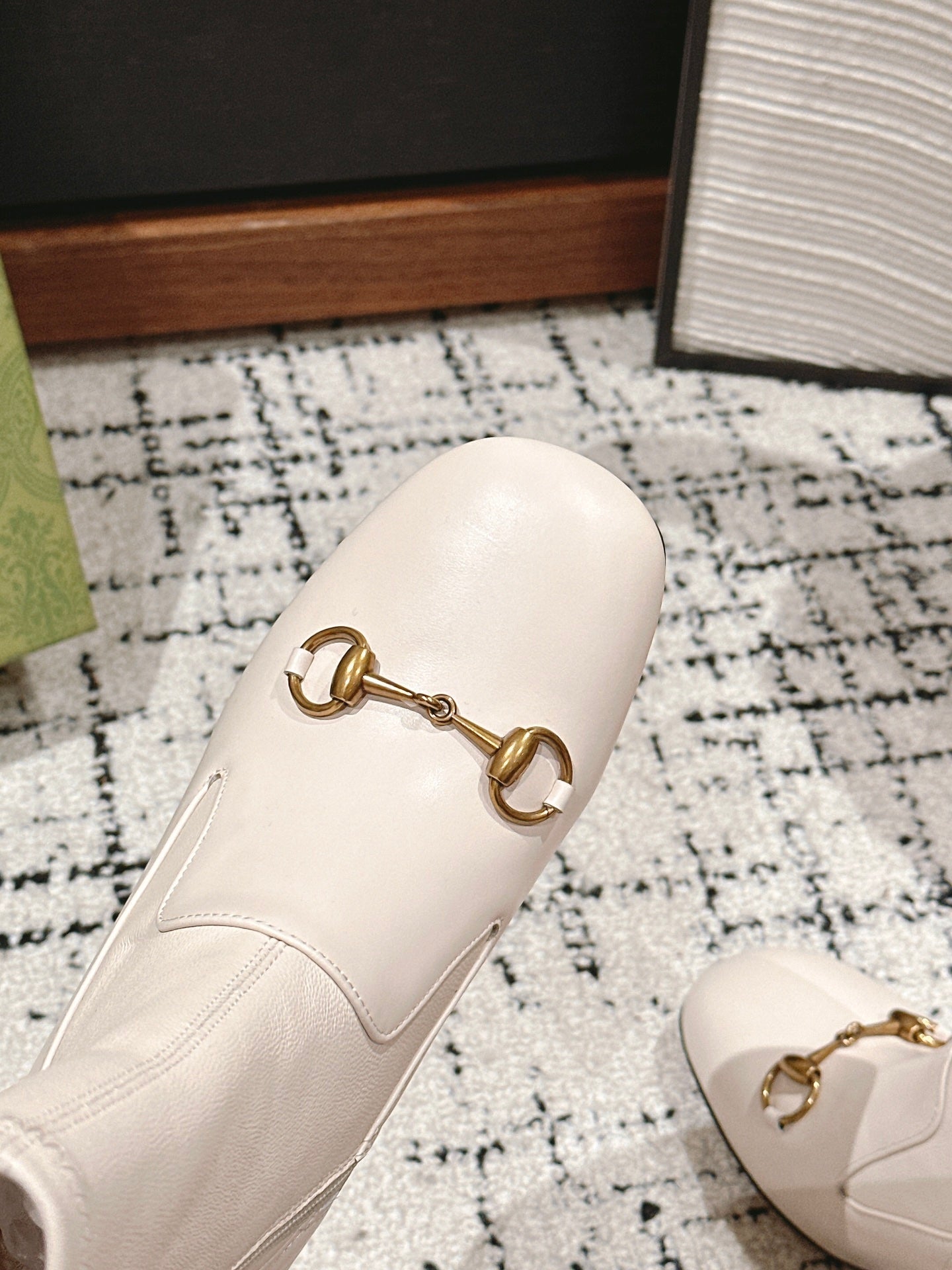 GUCCI HORSEBIT ANKLE BOOTS 6.5CM IN WHITE SHEEPSKIN