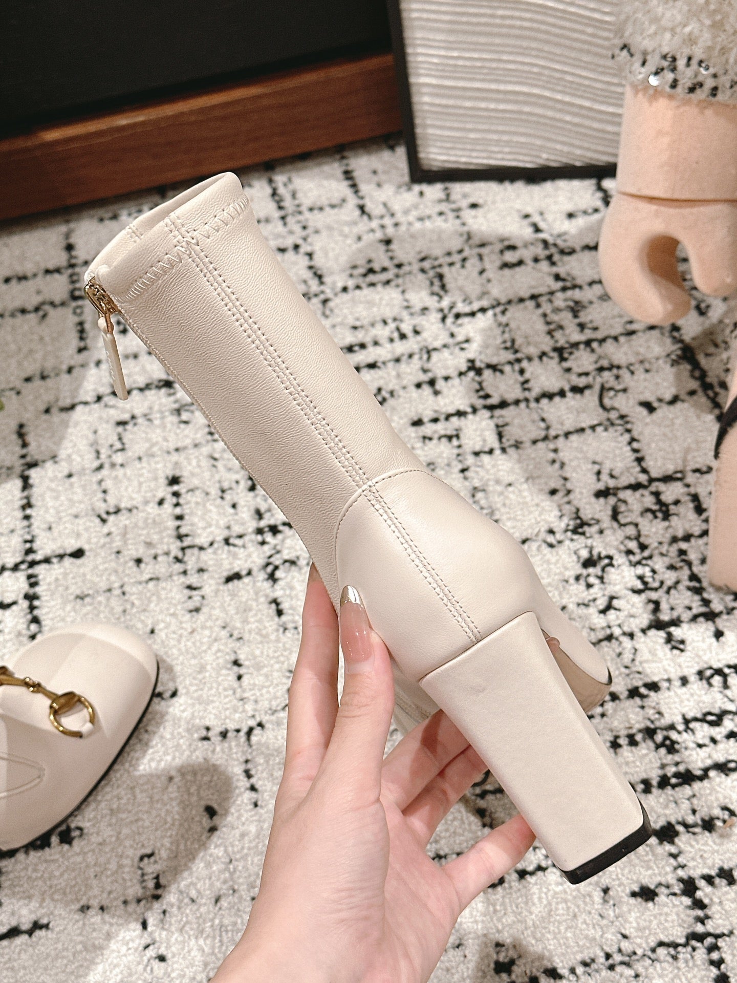 GUCCI HORSEBIT ANKLE BOOTS 9.5CM IN WHITE SHEEPSKIN