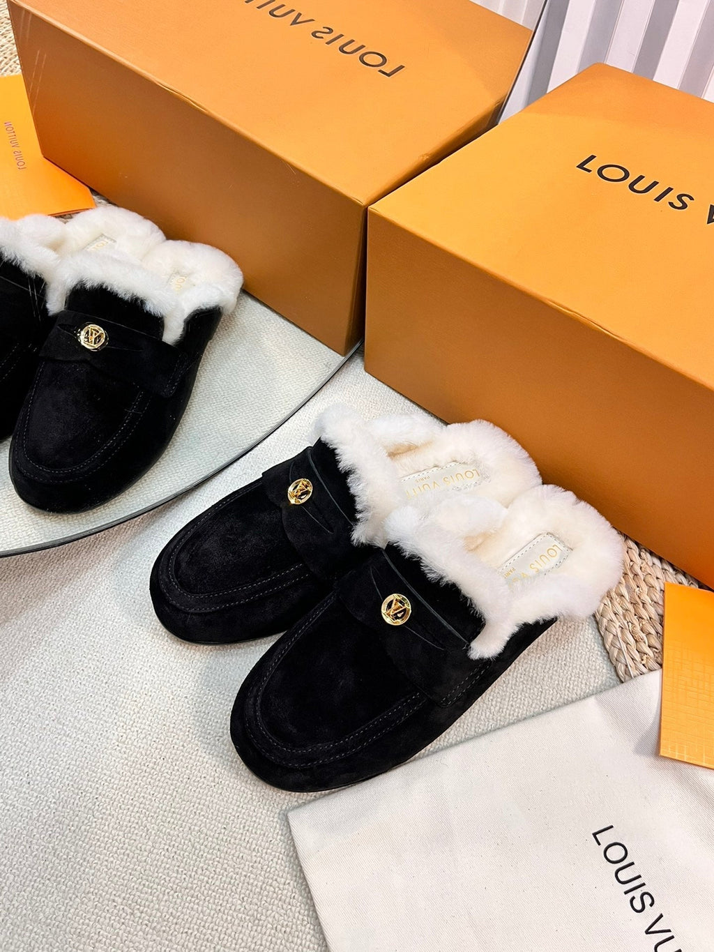 LOUIS VUITTON LV COSY FLAT COMFORT CLOG IN BLACK SUEDE AND SHEARLING LINING