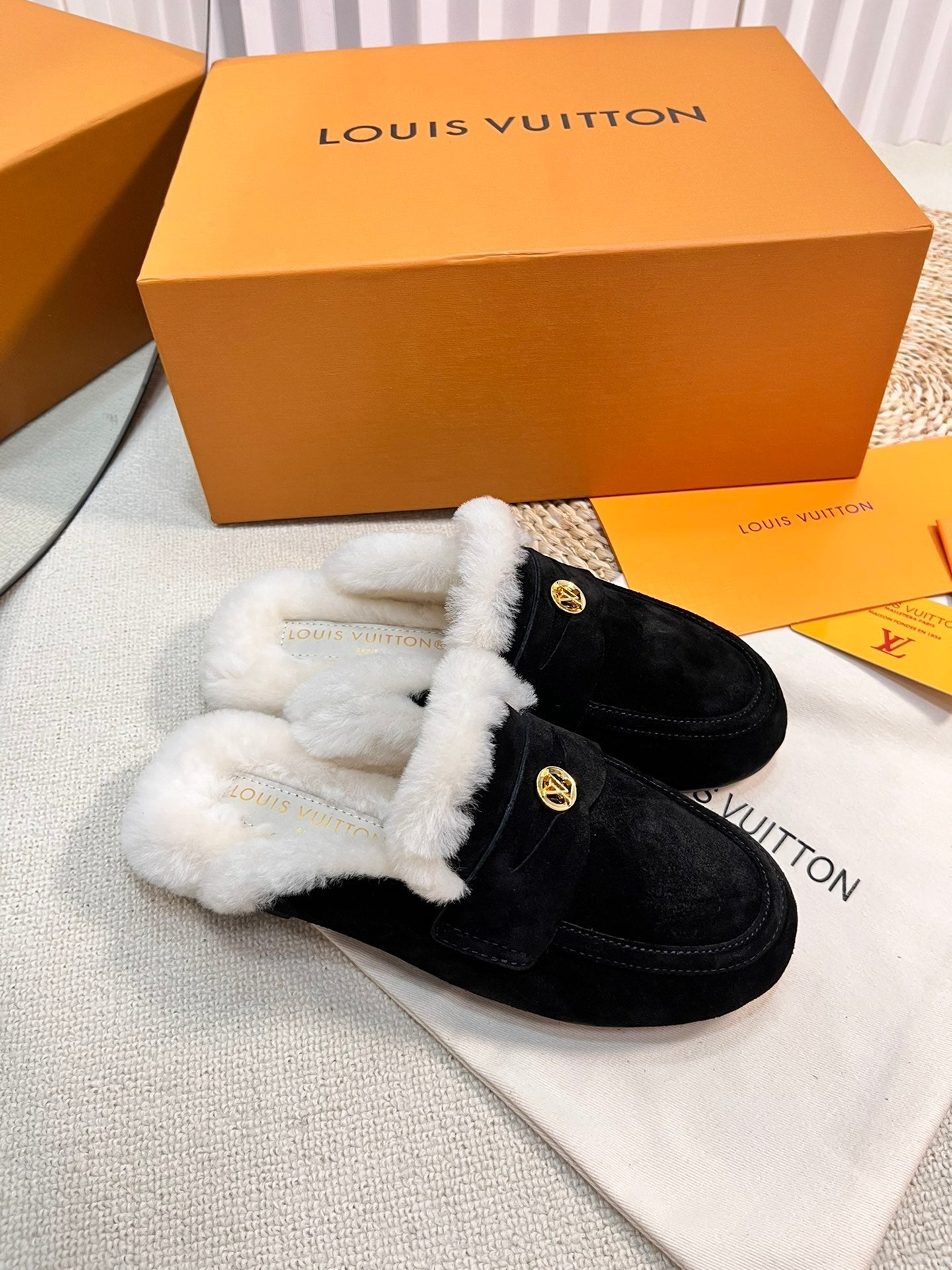 LOUIS VUITTON LV COSY FLAT COMFORT CLOG IN BLACK SUEDE AND SHEARLING LINING