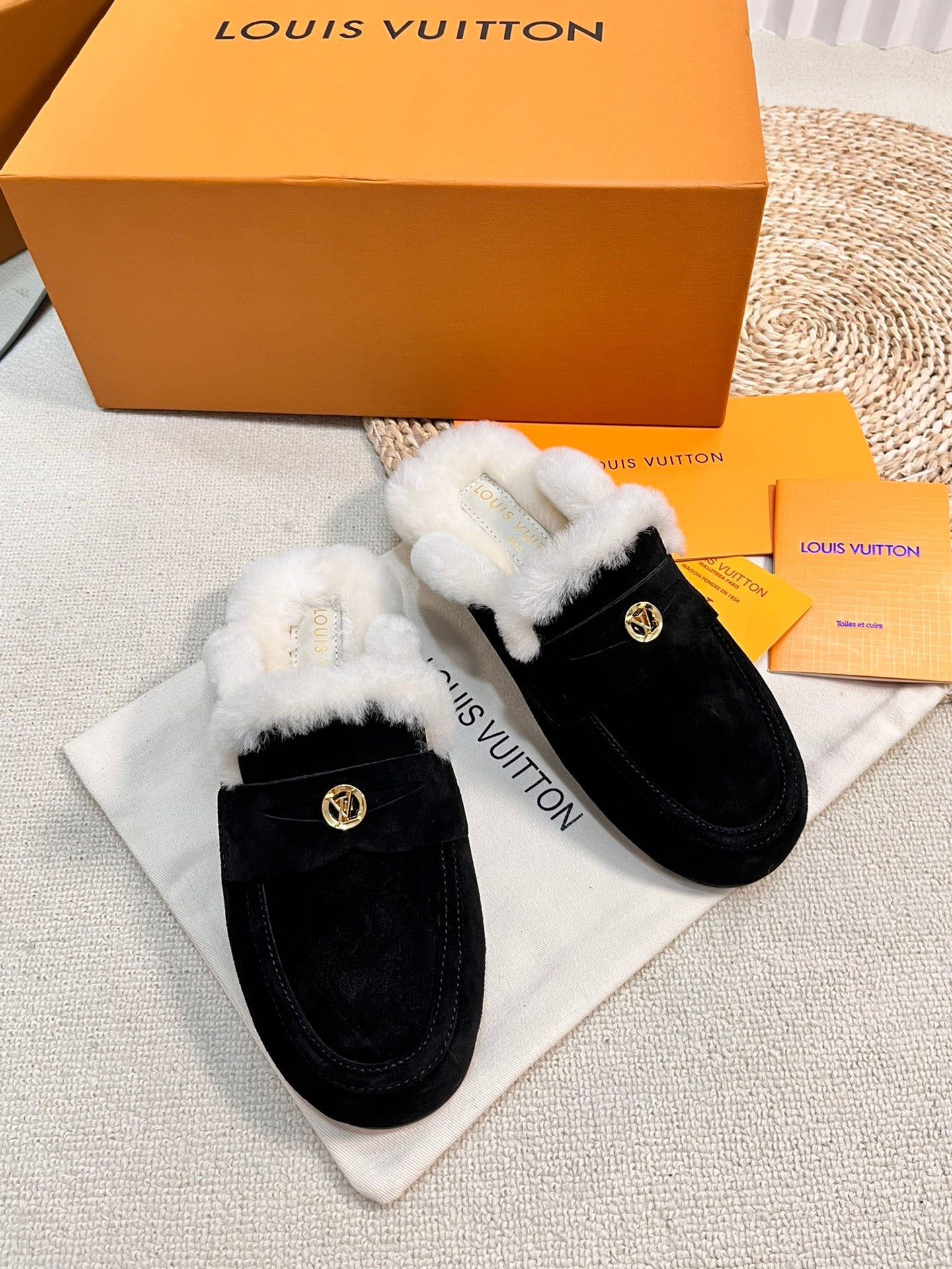 LOUIS VUITTON LV COSY FLAT COMFORT CLOG IN BLACK SUEDE AND SHEARLING LINING