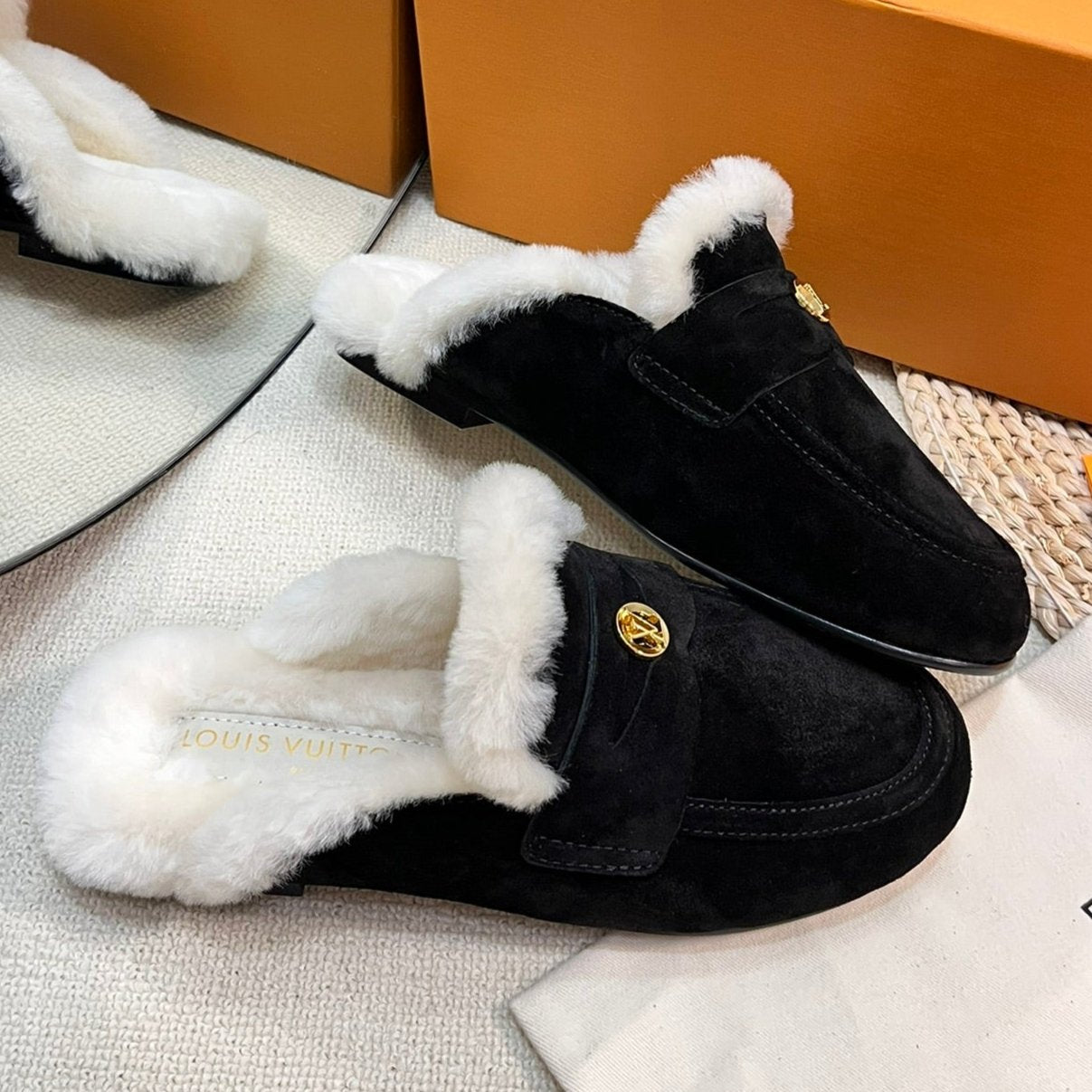 LOUIS VUITTON LV COSY FLAT COMFORT CLOG IN BLACK SUEDE AND SHEARLING LINING
