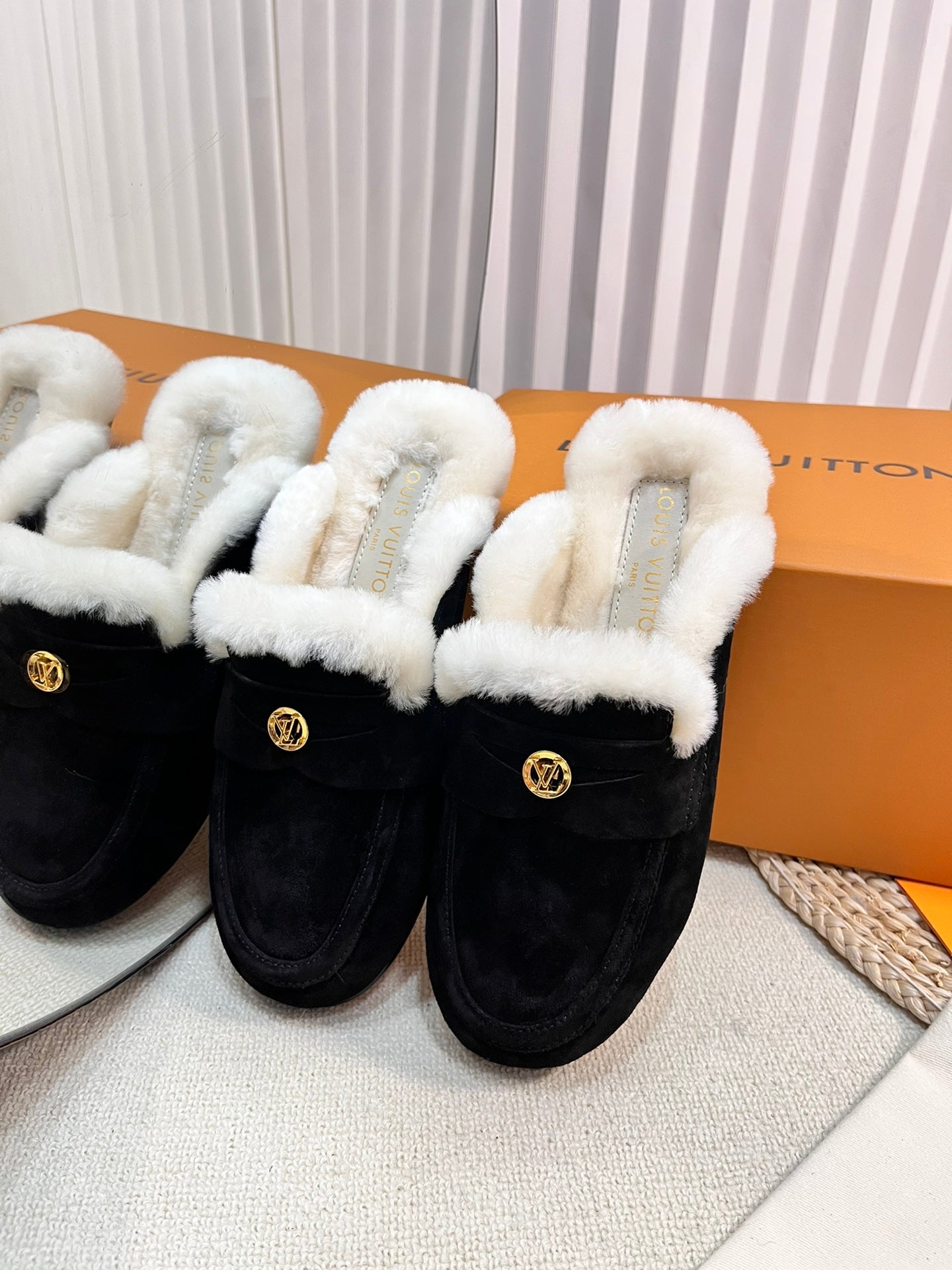 LOUIS VUITTON LV COSY FLAT COMFORT CLOG IN BLACK SUEDE AND SHEARLING LINING