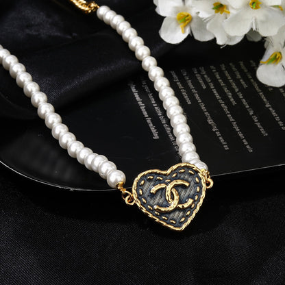 CHANEL 25S CHAIN BELT IN WHITE PEARL 614479
