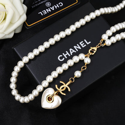 CHANEL 25S CHAIN BELT IN WHITE PEARL 614404