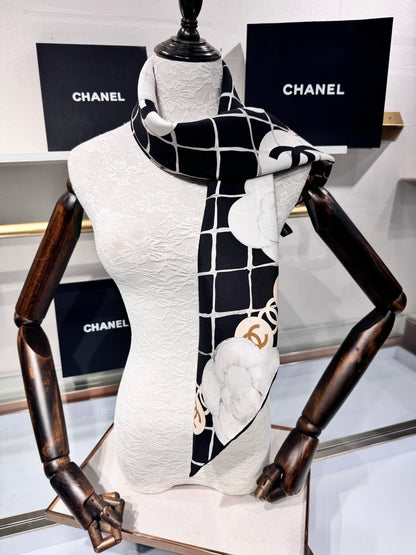 CHANEL 25S SCARF 90 IN CASHMERE SILK 737220