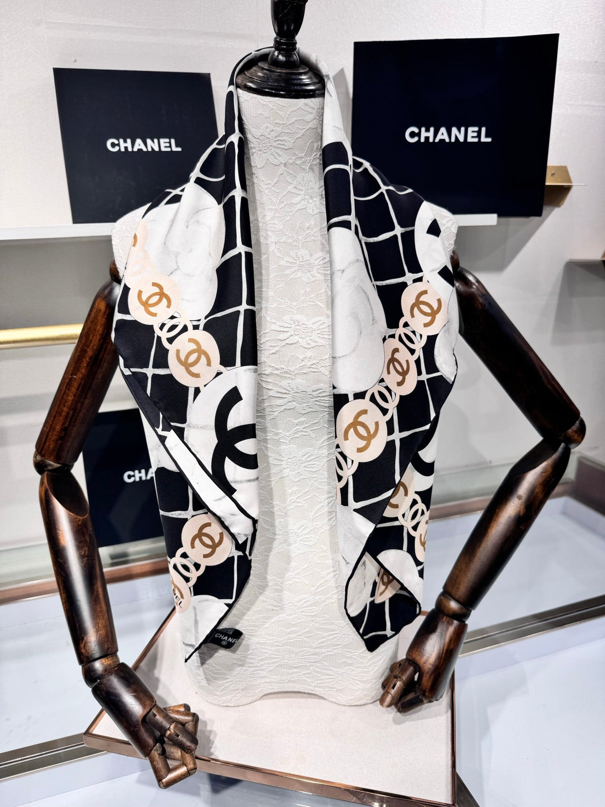 CHANEL 25S SCARF 90 IN CASHMERE SILK 737220