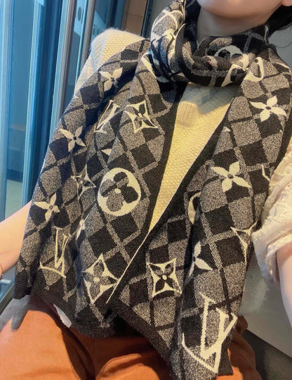 LOUIS VUITTON SCARF 180 CM IN BLACK MIX WHITE CASHMERE 398237