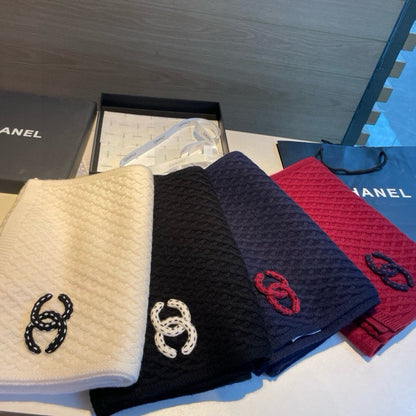 CHANEL SCARF 170 CM IN WHITE CASHMERE WITH BLACK LOGO 401990