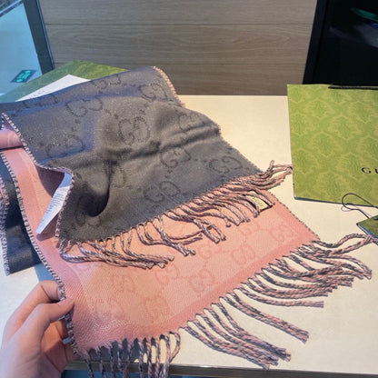 GUCCI SCARF IN MOUSE GRAY AND LIGHT PINK WOOL 405143