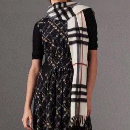 BURBERRY SCARF 168 CM IN BLACK MIX WHITE CASHMERE 408588