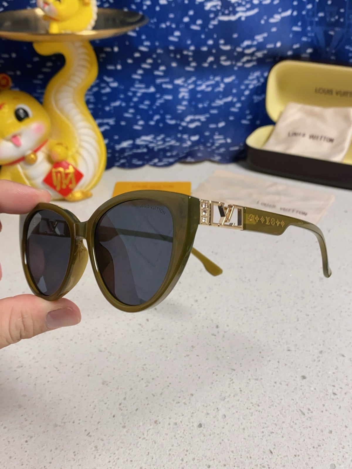 LOUIS VUITTON CAT EYE SUNGLASSES 567469 IN GREEN CLEAR ACETATE