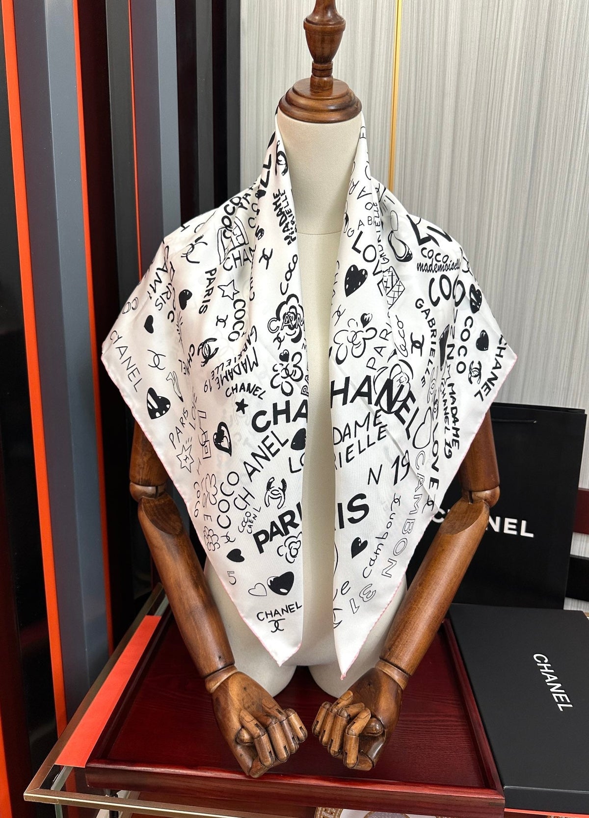 CHANEL 25S SCARF 90 IN SILK 738421