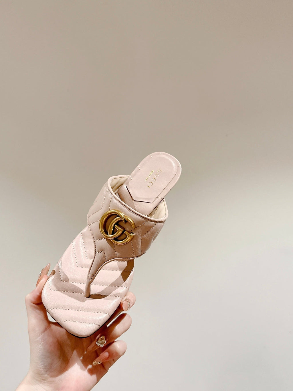 GUCCI HIGH THONG MULE 55MM IN BEIGE CREAM CALFSKIN WITH GOLD HARDWARE