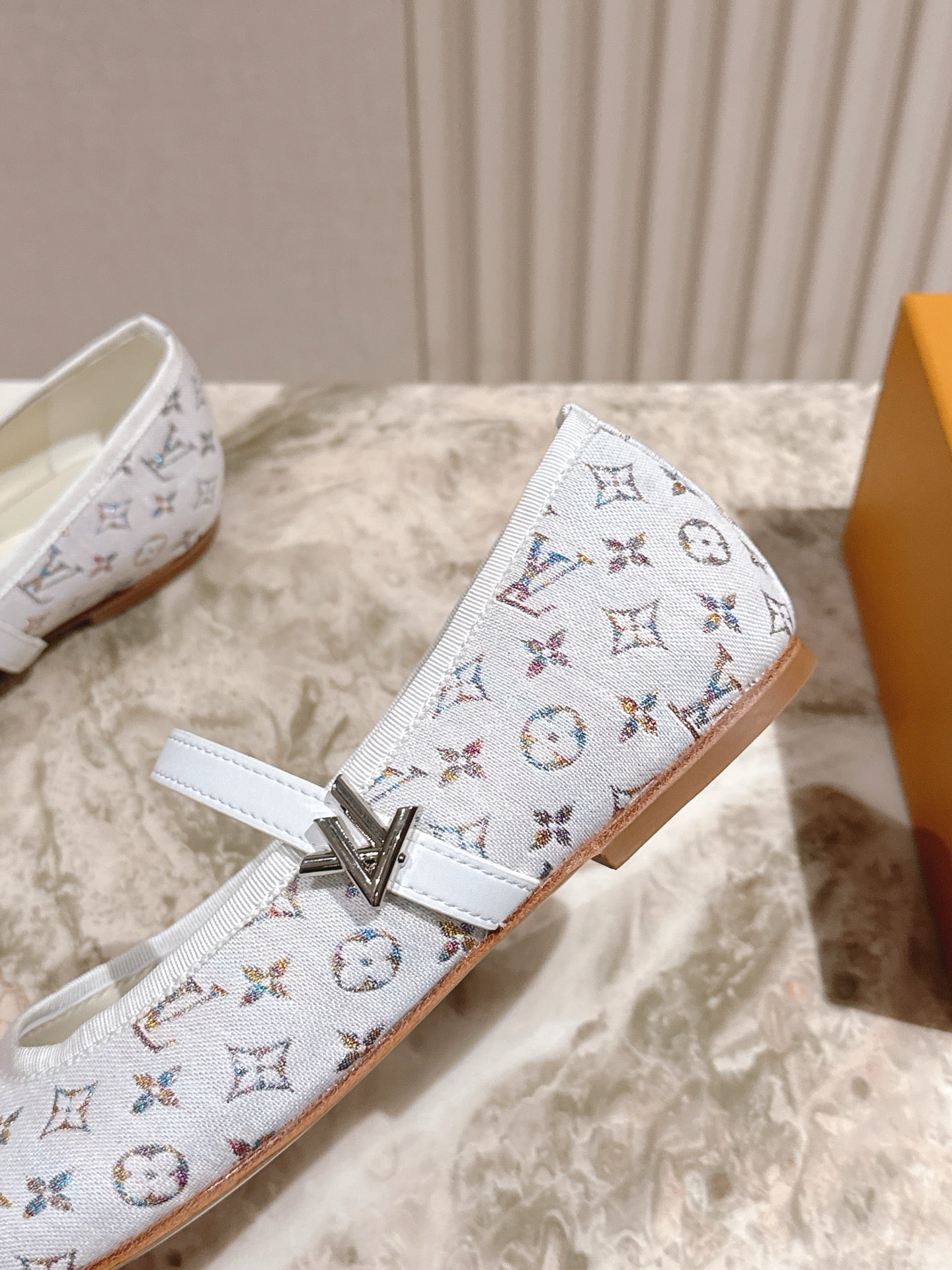 LOUIS VUITTON LV BALLET FLAT IN WHITE MONOGRAM CANVAS