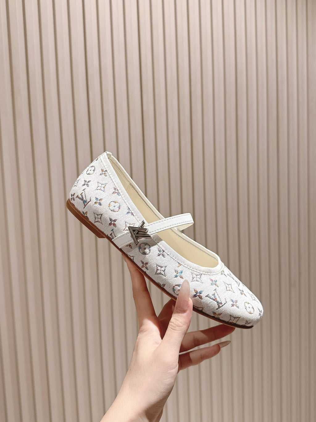 LOUIS VUITTON LV BALLET FLAT IN WHITE MONOGRAM CANVAS