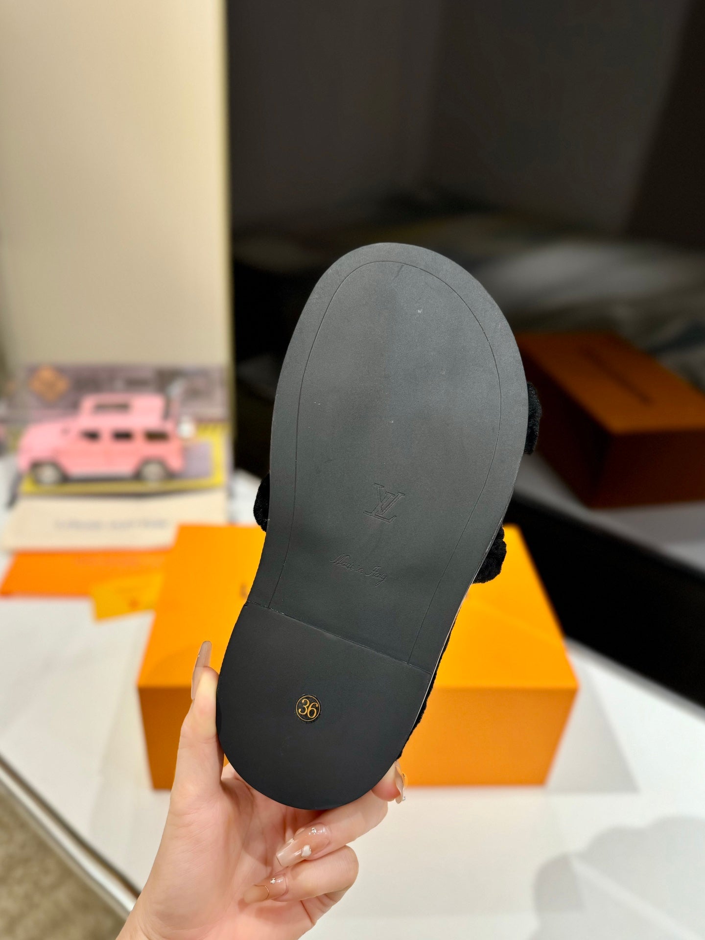 LOUIS VUITTON FURRY SLIPPER IN BLACK SHEARLING