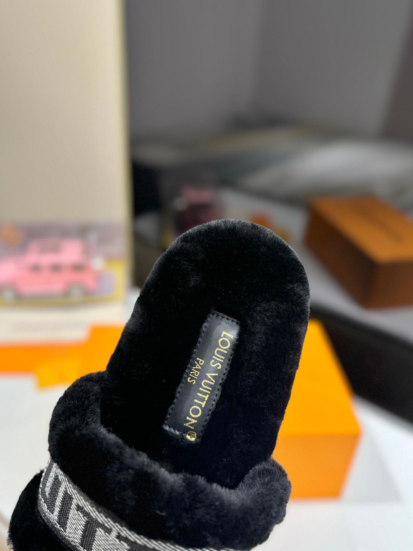 LOUIS VUITTON FURRY SLIPPER IN BLACK SHEARLING