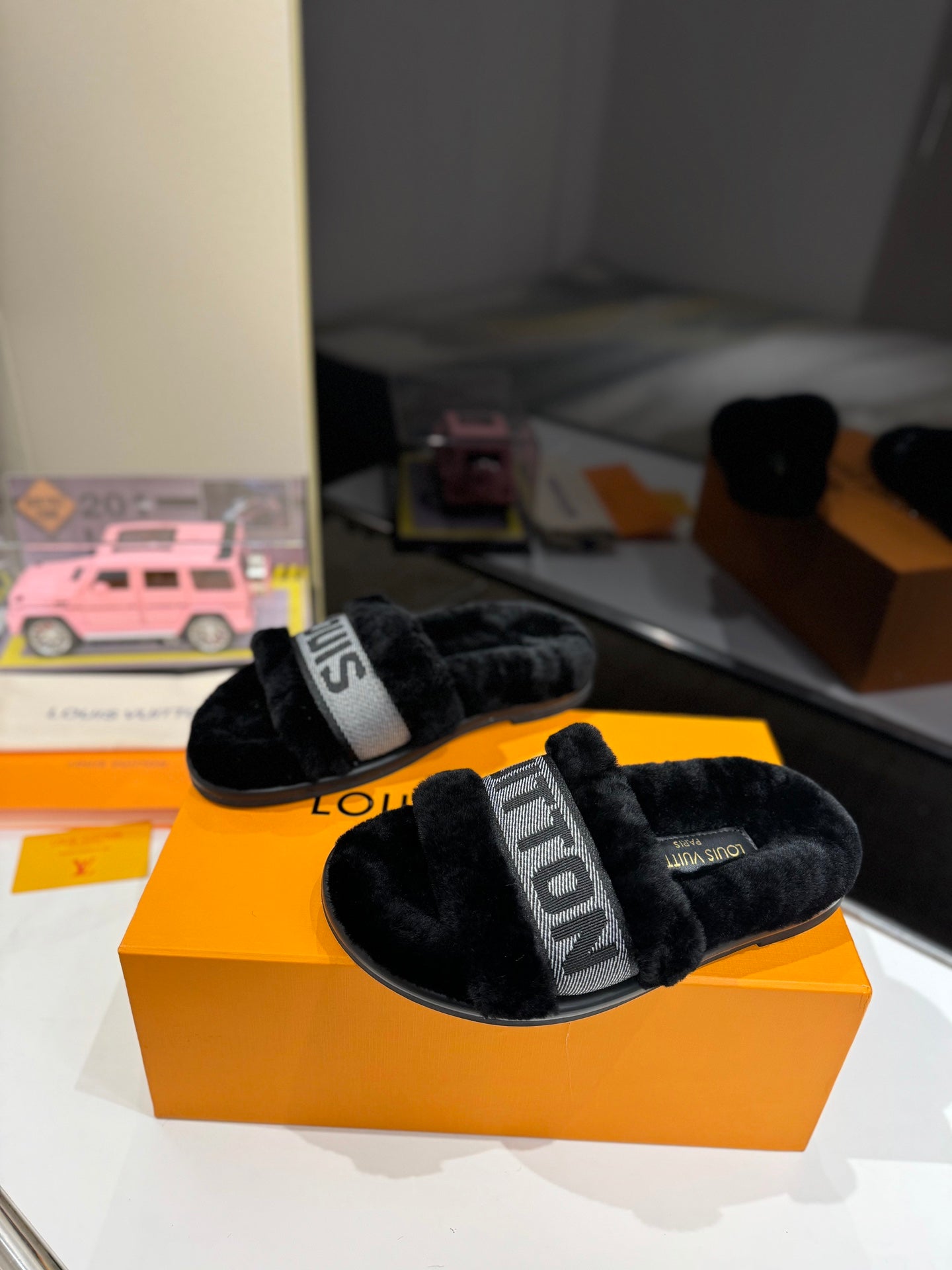 LOUIS VUITTON FURRY SLIPPER IN BLACK SHEARLING